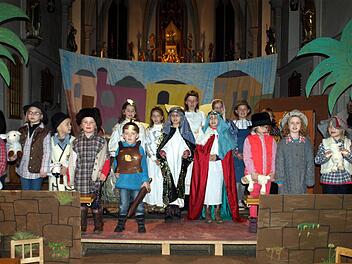 Sie begeisterten auch als Chor - die Darsteller des Krippenspiels. Foto: Susanne Deuerling