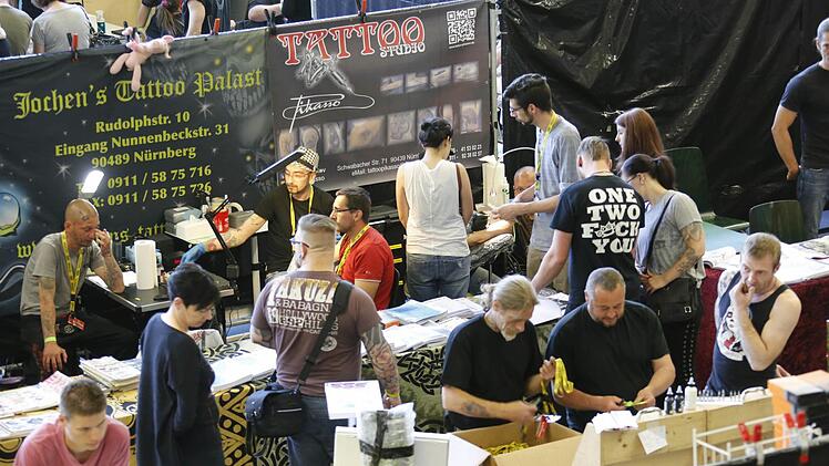 Bei der "Tattoo-Convention" in Strullendorf kamen am Wochenende Fans des Körperkults auf ihre Kosten.  Foto: Matthias Hoch
