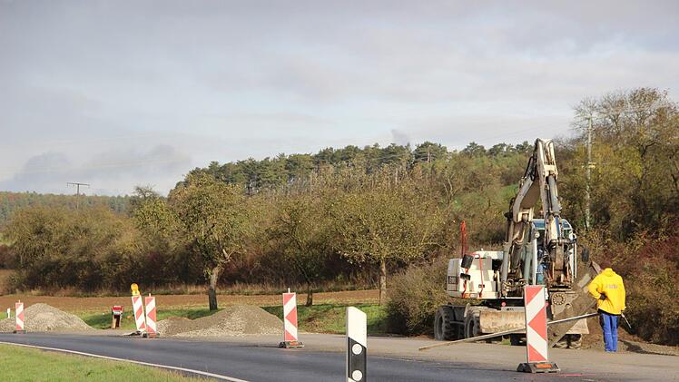 Halbseitig gesperrt ist die B 287 bei Münnerstadt, um dort eine Fahrbahnerneuerung vornehmen zu können.  Heike Beudert