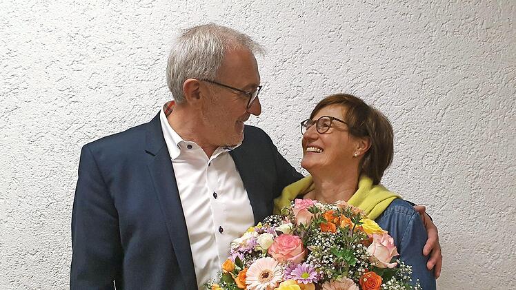 Helmut Krämer (mit Ehefrau Brigitte) war 30 Jahre lang Bürgermeister von Heiligenstadt. Foto: Carmen Schwind