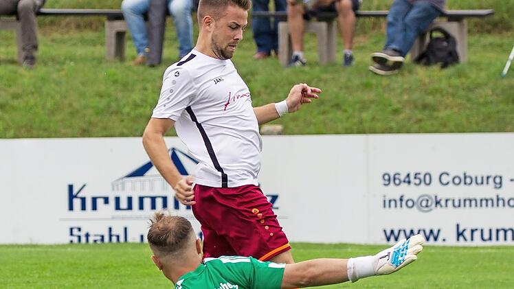 Der Großgarnstadter Fabian Carl, der das Kicken im NLZ Coburg lernte, stürmt jetzt für den SC Sylvia Ebersdorf. Der Flügelflitzer will am Sonntag auch beim Landesliga-Tabellenführer FC Geesdorf über die rechte Seite Dampf machen.