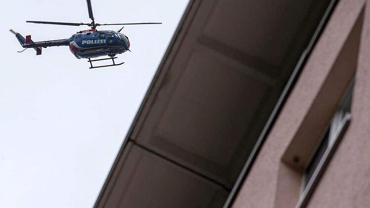 Der Vater der Kinder wird weiter von der Polizei gesucht.