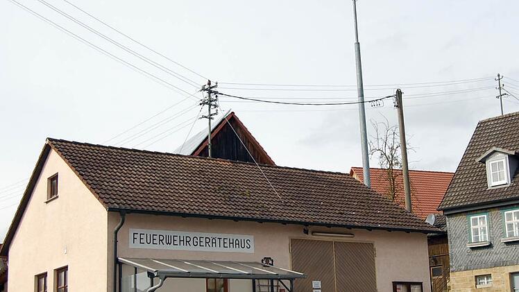 Trotz des hohen Mastes am Feuerwehrhaus ist die Sirene nicht überall zu hören.