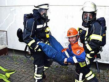 Der Schwerpunkt der &Uuml;bung in der Altenkunstadter Porzellanfabrik Nehmzow lag auf der Peronenrettung. Foto: Dieter Radziej