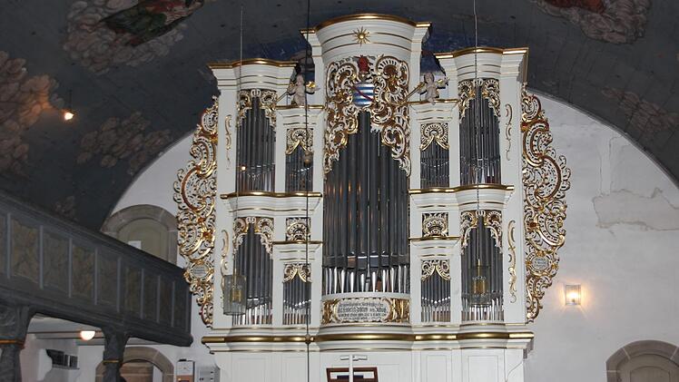 Die Strebel-Orgel in der Dreieinigkeitskirche Weißenbrunn -  von der Kanzel aus aufgenommen. Foto: Andreas Schmitt