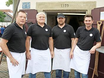 Die vier von der Backstube: Jens Hartmann, Michael Langguth, Gerhard Bock (Metzger) und Günther Bock (von rechts) kommen zum 31. Backofenfest der Heilgersdorfer Dorfjugend am 4. August.  Foto: Bettina Knauth