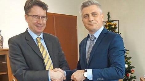 Der Vizelandrat von Tarnowskie G&oacute;ry, Sebastian Nowak (r.), freute sich &uuml;ber den Besuch von Manfred Bachmayer. Foto: privat