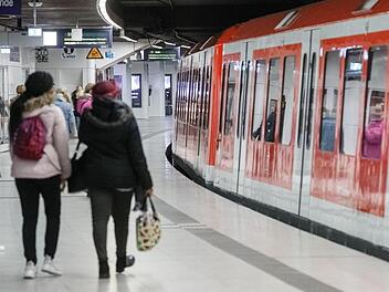 Die Deutsche Bahn merkt den Rückgang der Reisenden besonders über die Feiertage. Symbolbild: Markus Scholz/dpa