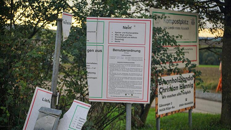 Um- und weitergefahren: Die Infotafel in Eichenbühl ist zerstört. Foto: Bastian Sünkel