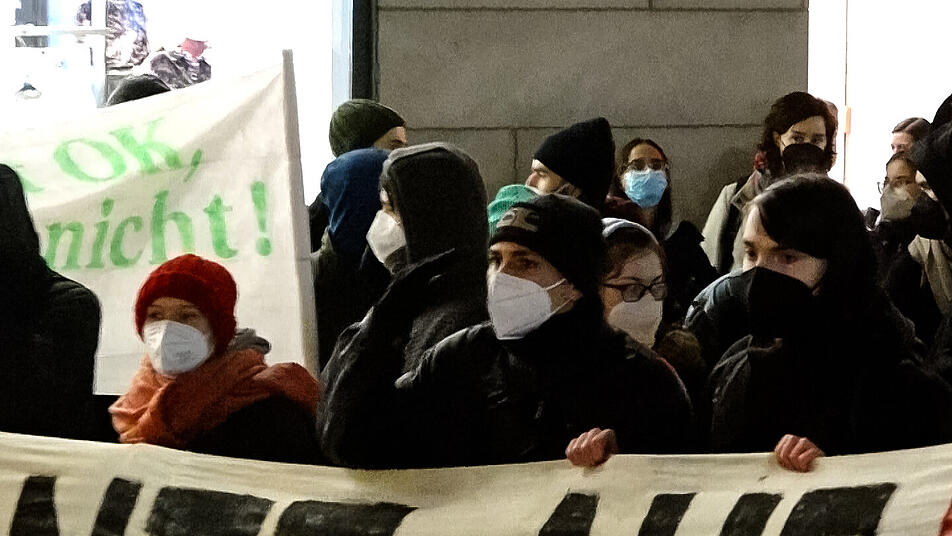 Würzburg: Querdenker treffen auf Grüne Jugend - mehrere Proteste in der Stadt