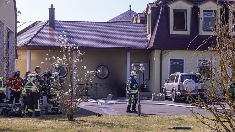 Bei SchweiÃŸarbeiten: Feuer bricht in Keller aus