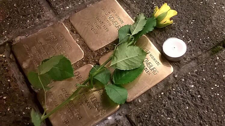 Stille Mahnung: Stolpersteine im Coburger Steinweg.Foto: Jochen Berger
