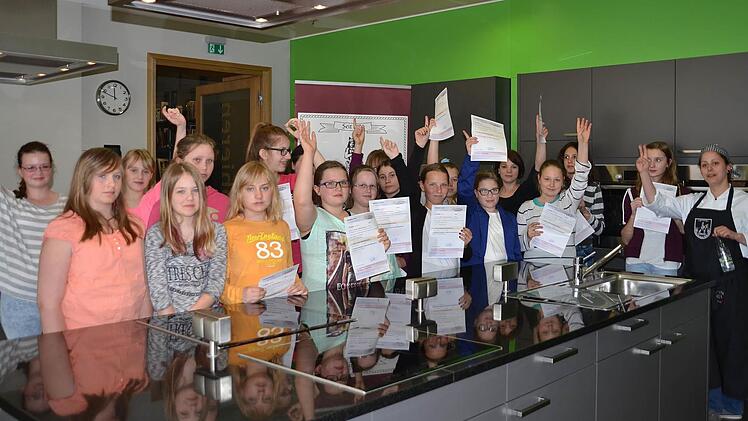 Und wer will jetzt Köchin werden? Dann die Arme hoch!