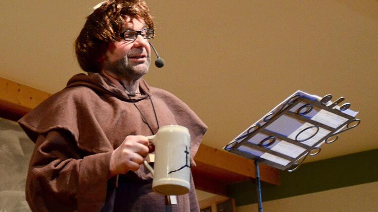 Kreuzbergmönch Konrad Straub plauderte nicht nur aus dem Kästchen. Foto: Kathrin Kupka-Hahn