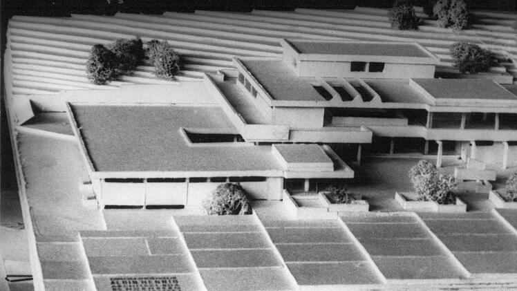 Das Einkaufs- und Gemeindezentrum im Modell von Architekt Albin Henning aus Nürnberg von 1967. Foto: CT-Archiv