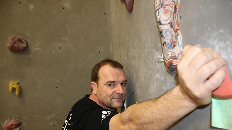 Der DAV hat sein Kletterzentrum umgebaut: In der alten Halle gibt es nun mehr Boulder-Wände. Foto: Ralf Ruppert