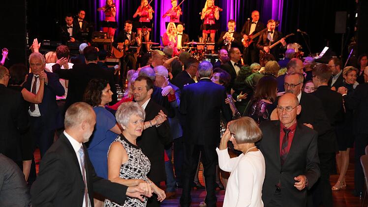 Impressionen vom Bürger- und Polizeiball, zu dem die Gewerkschaft der Polizei (GdP)  ins Kongresshaus Rosengarten eingeladen hatte. Desombre