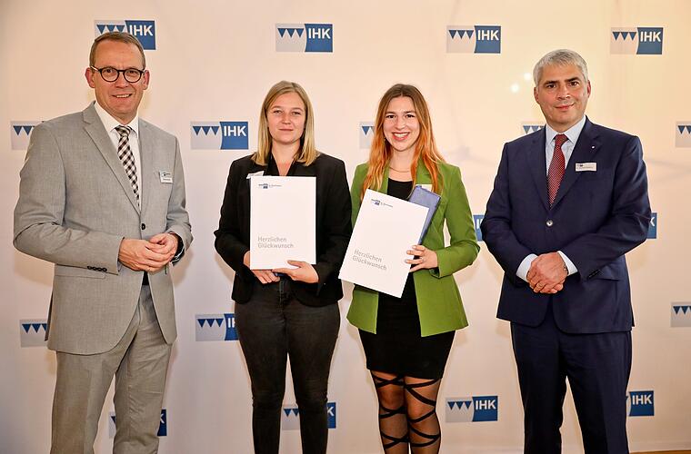 Bamberg: Zwei Azubinen als Beste geehrt - Bamberger Unternehmen bildeten sie aus