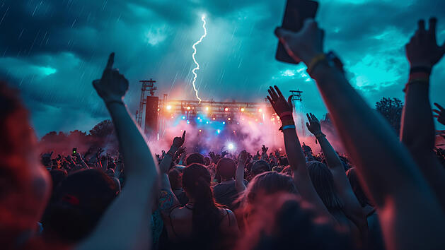 Gewitter bei Festival, Sturm bei Festival