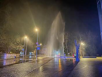 20-Meter-Fontäne hält Bamberger Feuerwehr auf Trab 20-Meter-Fontäne hält Bamberger Feuerwehr auf Trab