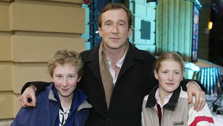 Schon als Kind schnupperte Louis Klamroth (links) Medienluft: 2003 stand er gemeinsam mit seinem Vater, dem Schauspieler Peter Lohmeyer, in "Das Wunder von Bern" vor 
der Kamera. Seine zwei Jahre j&uuml;ngere Schwester Lola Klamroth ist bis heute Schauspielerin.