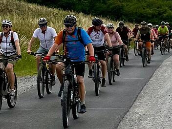 &Uuml;ber 70 Radlerinnen und Radler trotzen der Hitze bei der 22. Fahrradwallfahrt der Pfarreiengemeinschaft &bdquo;Der gute Hirte&ldquo;.