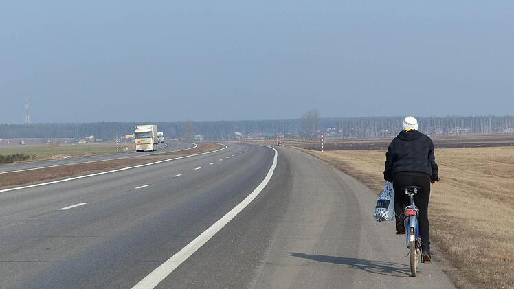 Nichts Außergewöhnliches: Immer wieder begegnet Wagner auch einheimischen Radlern auf der Autobahn.