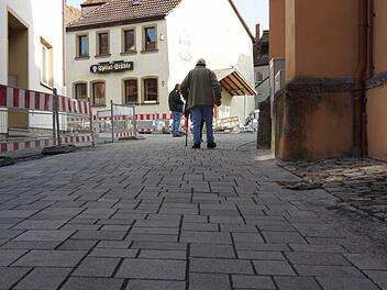 Die Spitalgasse ist frei. Bis Weihnachten soll auch die untere Josef-Schultheis-Straße folgen. Foto: Arkadius Guzy