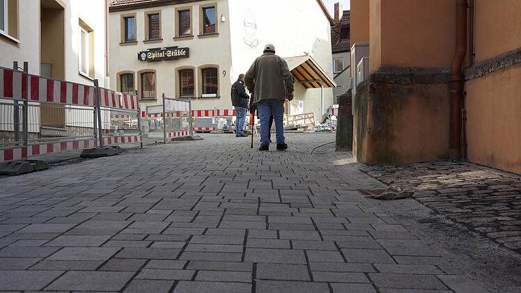 Die Spitalgasse ist frei. Bis Weihnachten soll auch die untere Josef-Schultheis-Straße folgen. Foto: Arkadius Guzy
