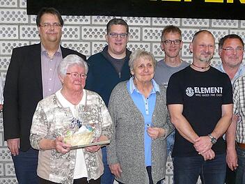 Ehrungen langj&auml;hriger Mitglieder beim TTC Tiefenlauter mit Zweitem B&uuml;rgermeister Martin Rebhan (links)  Foto: Karin G&uuml;nther