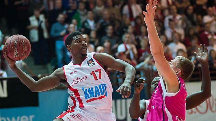 Osiris Eldridge gegen Bentas Veikalas. Foto: Tobias Köpplinger