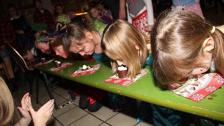 Viel Spaß auch beim Mohrenkopf-Essen Foto: Gerda Völk