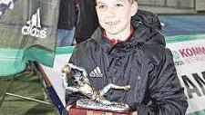 Josua Kiesewetter wurde als U-12-Spieler zum besten Torh&uuml;ter des U15-Turniers gew&auml;hlt.