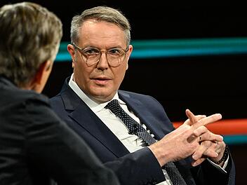 Markus Lanz lachte, als Alexander Schweitzer versuchte, die Worte von Bärbel Bas zu verteidigen.