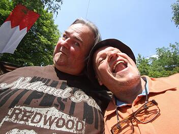 Zwei Herzogenauracher Größen genossen die Kirchweih: Gastro-Legende Rainer Porsche und DJ-Legende "Alf", Alfred Weiß. Fotos: Roland Meister, Andreas Brandl, Udo Dreier, Michael Busch