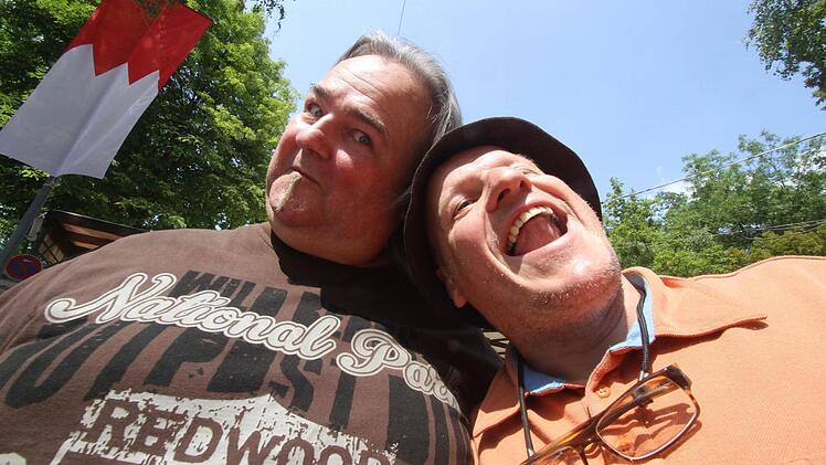 Zwei Herzogenauracher Größen genossen die Kirchweih: Gastro-Legende Rainer Porsche und DJ-Legende "Alf", Alfred Weiß. Fotos: Roland Meister, Andreas Brandl, Udo Dreier, Michael Busch