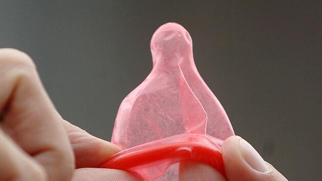 Die Grünen fordern kostenlose Verhütung für Geringverdiener. Empfänger staatlicher Leistungen wie Hartz IV sollen Gratis-Zugang zu Kondomen und der Pille erhalten. Symbolbild: Oliver Berg/dpa