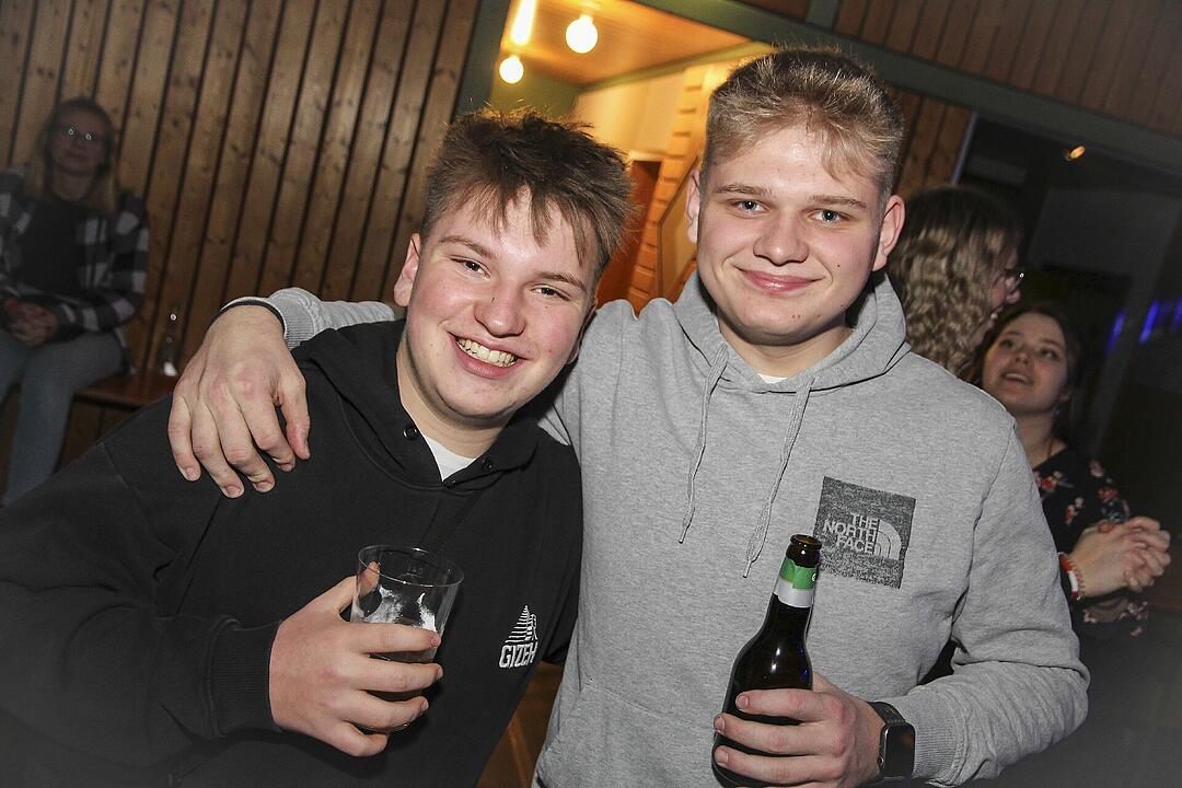 Mit vielen Party-Songs der 80er & 90er und Rock-Pop Klassikern