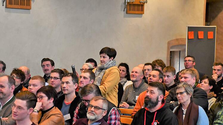 Rund 110 Teilnehmer, größtenteils Landwirte und Landwirtinnen, waren zu dem zweitägigen Symposium im Kloster Maria Bildhausen in Münnerstadt gekommen.  Foto: Anna-Lena Bieneck