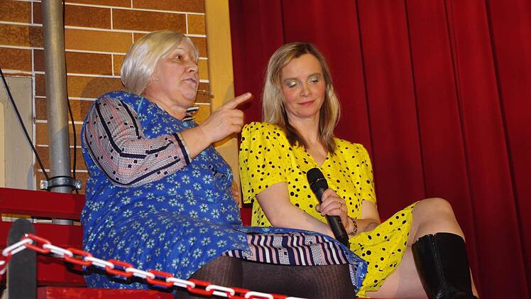 Mit dabei waren - kurios wie immer - Evi Heyder und Ines Wohlfahrt alias Hermine und Quitsche.  Foto: Heike Schülein