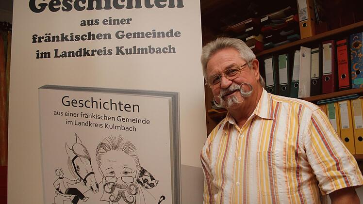 Dieter Eichner präsentiert sein neues Buch. Foto: Jürgen Gärtner