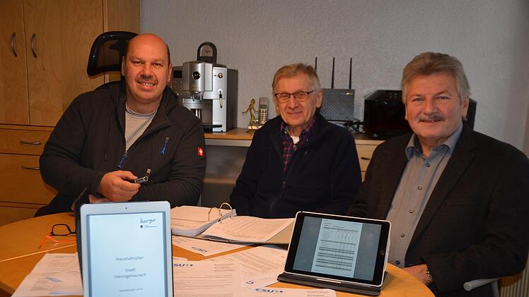 Die CSU-Stadträte Walter Drebinger, Kurt Zollhöfer und Bernhard Schwab (von links) haben ihre Vorstellungen zum Etat.  Foto: Bernhard Panzer