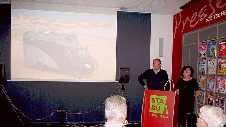 Heinz und Waltraud Mose Schwarz bei ihrer Multivision in der Stadtb&uuml;cherei Forchheim. Mike Wuttke