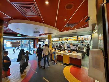 McDonalds N&uuml;rnberg Tresen