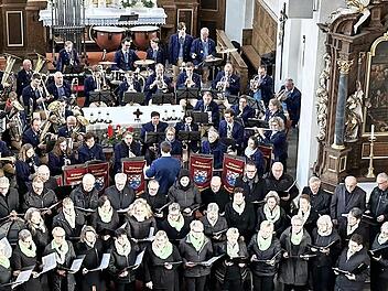 Das Adventskonzert von Bläservereinigung und Sängervereinigung in der Burkardrother Kirche