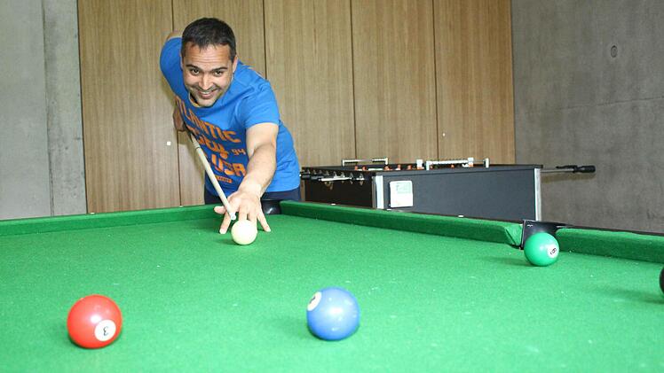 Billard und Kicker machen auch dem Geschäftsführer Spaß.