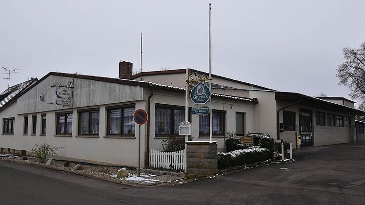 Die Turnhalle in Obertheres (im Bild) ist nicht mehr sanierungsfähig. Daher soll sie abgerissen und eine neue Turnhalle für den Turn- und Breitensport mit einem Anbau für die Dorfgemeinschaft und den Turnverein errichtet werden.  Foto: Ulrike Langer
