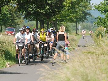 Gedrängel auf einem Radweg bei Zeil am Main Foto: Günter Flegel
