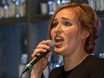 Laura Mann mit ihrer Hommage an "Mama Jazz" Ella Fitzgerald; Foto: Jochen Berger