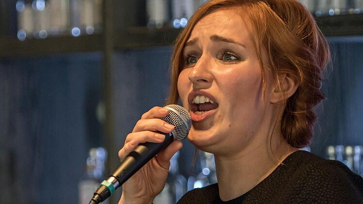 Laura Mann mit ihrer Hommage an "Mama Jazz" Ella Fitzgerald; Foto: Jochen Berger